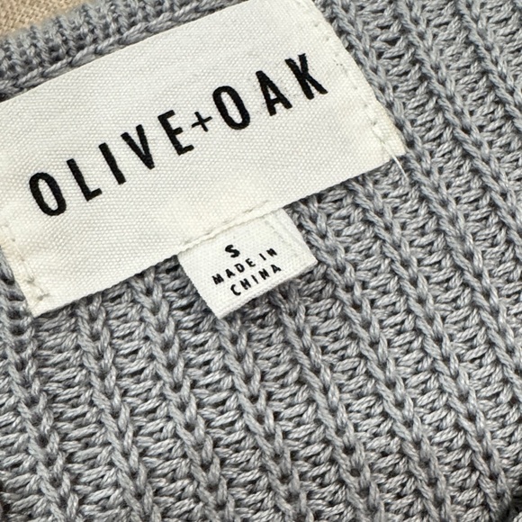 Olive & Oak Light Gray V-Neck Sweater - Picture 3 of 3